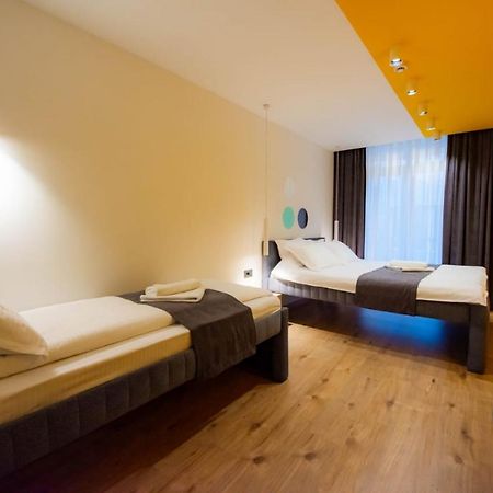 Hotel 4 Llulla Pristina Exterior foto