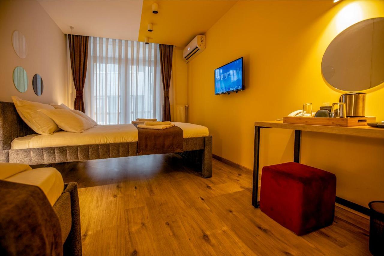 Hotel 4 Llulla Pristina Exterior foto