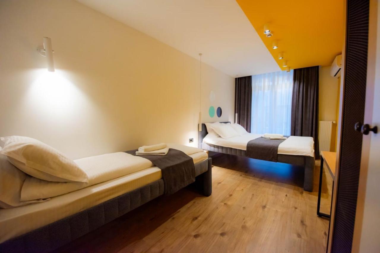 Hotel 4 Llulla Pristina Exterior foto