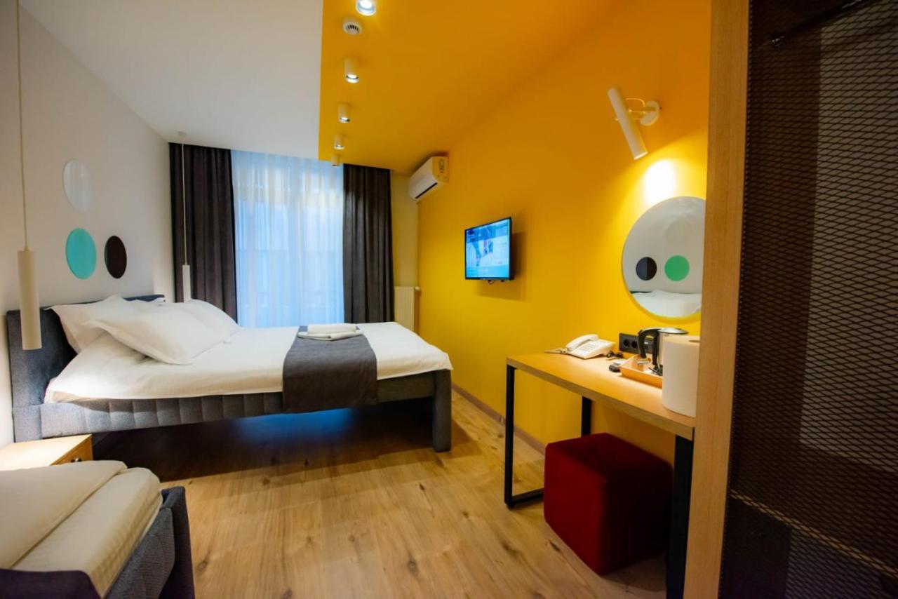 Hotel 4 Llulla Pristina Exterior foto